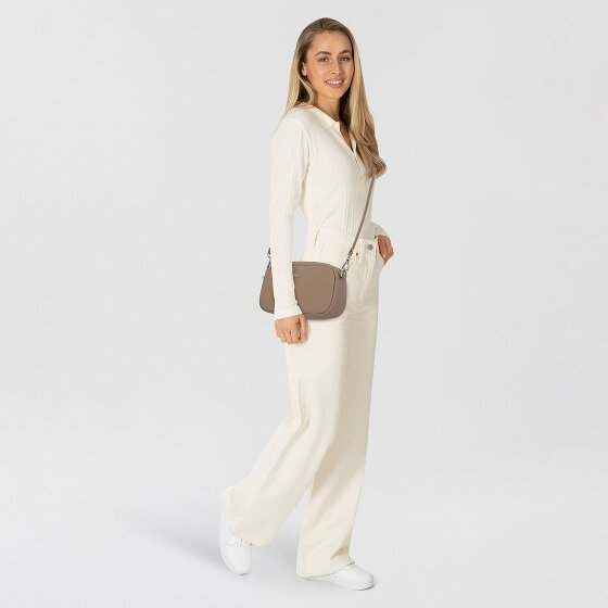 Lacoste Core Essentials Daily City Shoulder bag 21 cm