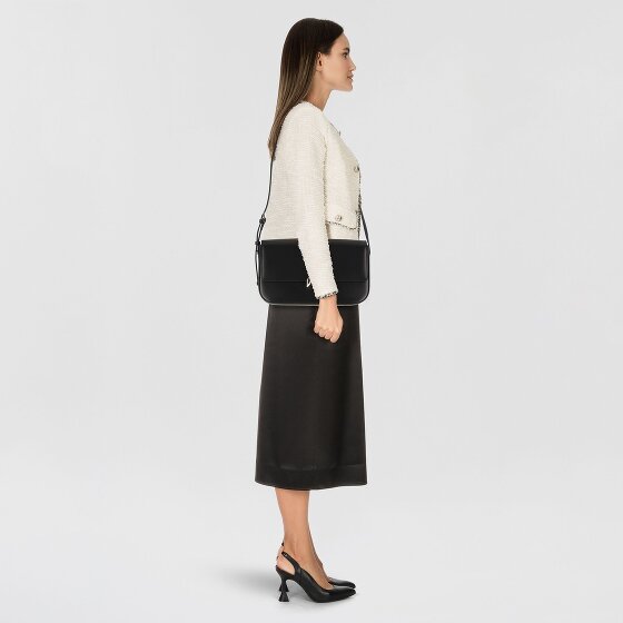 Patrizia Pepe Essential Fly Shoulder Bag Leather 31 cm