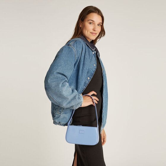 Tommy Hilfiger Jeans TJW Ess Must Shoulder Bag 22 cm Tommy Hilfiger Jeans TJW Ess Must Shoulder Bag 22 cm