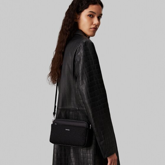 Calvin Klein CK Must Shoulder Bag 21.5 cm
