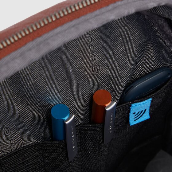 Piquadro Black Square Daypack Leather 36 cm Laptop compartment